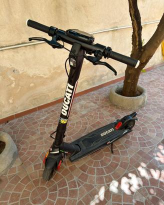 Monopattino elettrico ducati pro 3/III trattabile