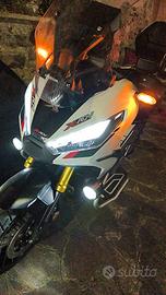 Honda adv 750