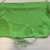 Top verde con schiena scoperta