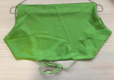 Top verde con schiena scoperta