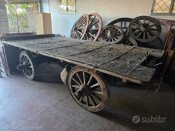 ICarro agricolo antico in legno d'epoca 