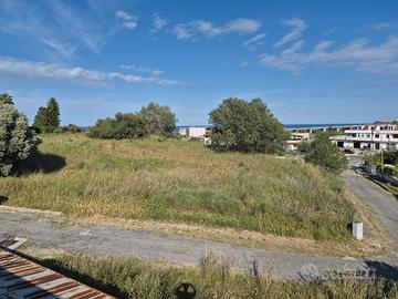 Montepaone L. struttura al rustico su tre livelli