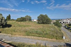 Montepaone L. struttura al rustico su tre livelli