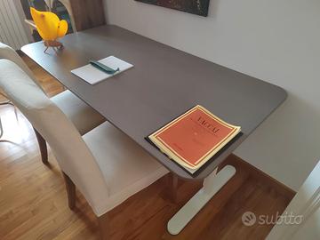 Ampia scrivania da ufficio