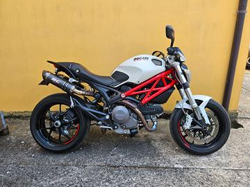 DUCATI MONSTER 796