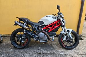 DUCATI MONSTER 796