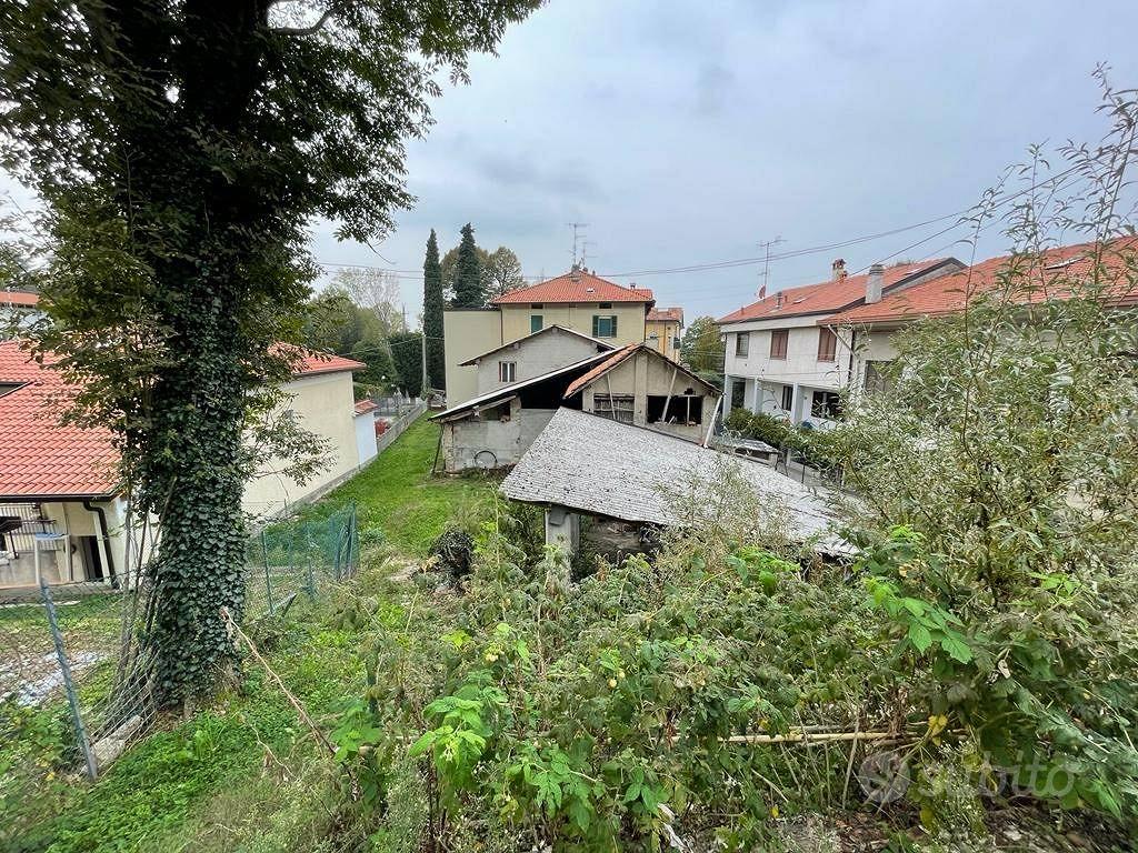 Rustico / Casale di 170 m² con più di 5 locali a G - Altro