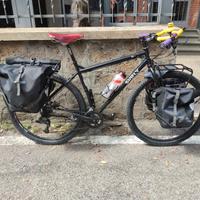 surly ogre accessoriata per viaggiare 
