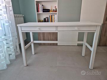 Scrivania Hemnes