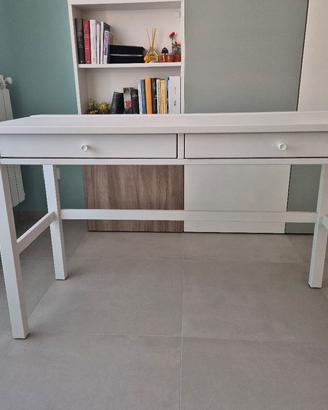 Scrivania Hemnes