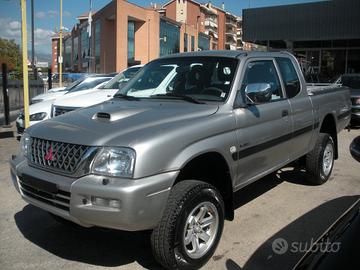 Mitsubishi L200 2.5 TD cat 4WD Club Cab Intense