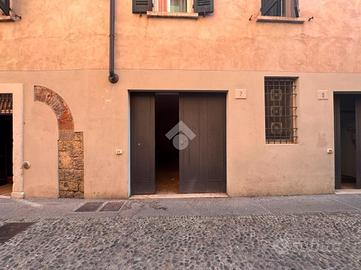 NEGOZIO A BRESCIA