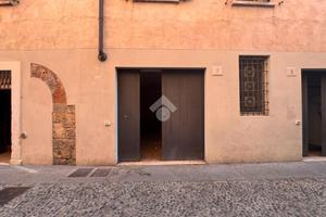 NEGOZIO A BRESCIA