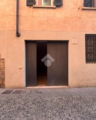 NEGOZIO A BRESCIA