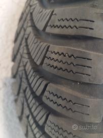 Coppia cerchi con pneumatici neve