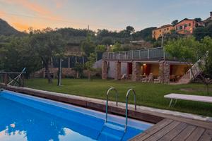 Intero B&B con piscina nell'entroterra Ligure