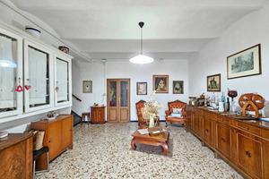 Casa indipendente di 220 m² con più di 5 locali a 