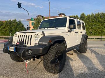 Jeep Wrangler Unlimited 2.8 CRD DPF Sahara Auto go