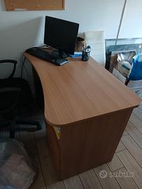 Scrivania in legno