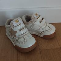 Scarpe neonata 