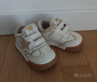 Scarpe neonata 