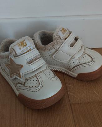 Scarpe neonata 