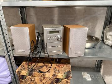 Stereo Sharp con lettore CD e casse