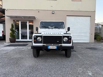 Land Rover Defender 110 TD4 SE S.W