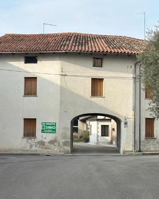 CASA IN LINEA CON MAGAZZINO ED ORTO