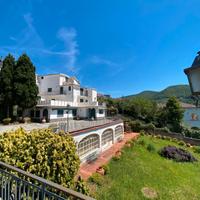 Villa con Giardino e Terrazzo con Vista Mare