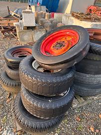 Cerchi e Pneumatici Agricoli in Blocco