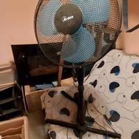 divano , ventilatore, Camino elettrico