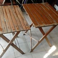 VECCHI TAVOLINI IN LEGNO PIEGHEVOLI & 2 SEDIE