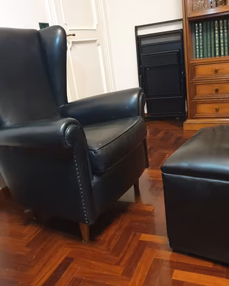 Poltrona classica Bergère Nera ecopelle con Pouf 