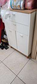 Mobiletto per bagno e specchiera