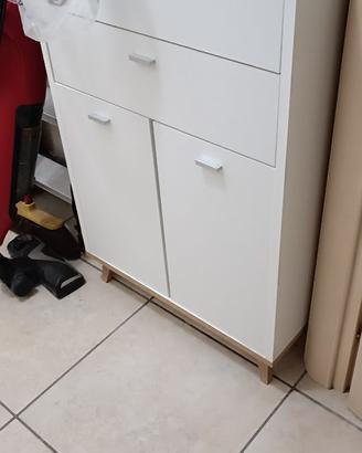 Mobiletto per bagno e specchiera