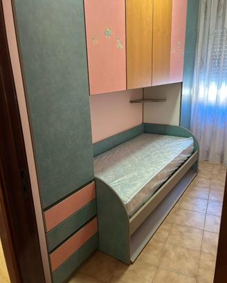 Cameretta a ponte con letto e armadio