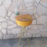 gabbia tonda con treppiedi