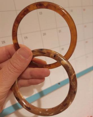 Due bracciali in vetro