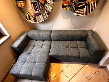 Divano lusso CXL by Maison du Monde con 2 pouff