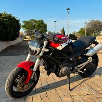 Ducati monster 696