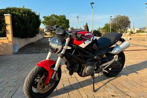 Ducati monster 696