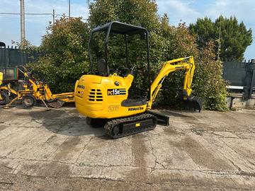 E237 - Escavatore 15 q Komatsu PC15 con pinza