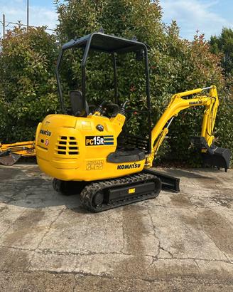 E237 - Escavatore 15 q Komatsu PC15 con pinza