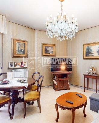 4 LOCALI CON TRIPLO BALCONE E POSTO AUTO !