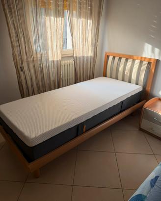 Coppia di struttura letto in legno con doghe in le