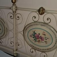 Antica testata del letto in ferro battuto