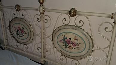 Antica testata del letto in ferro battuto