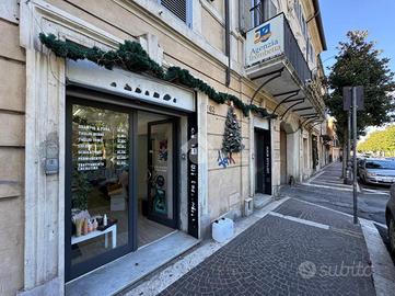 NEGOZIO A ALBANO LAZIALE