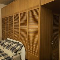 Cabina armadio in legno di rovere